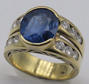 Jewellery - Yellow gold ring and brilliants ct. 0.60 and sapphire...