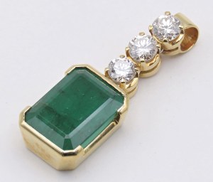 Jewellery - Yellow gold pendant with emerald ct. 6 approx. and ...