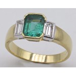 Jewellery - Yellow gold ring,emerald ct.1.50 approx.,diamond...