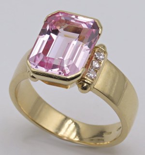 Jewellery - Yellow gold ring ,small 8/8 diamonds and corin...