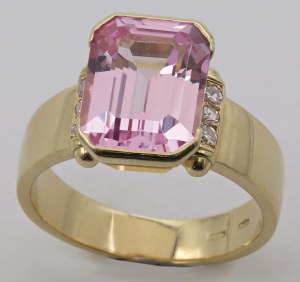 Jewellery - Yellow gold ring ,small 8/8 diamonds and corin...