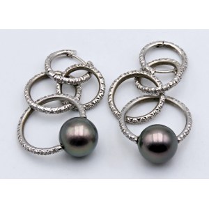 Jewellery - Paio orecchini in oro bianco a forma di cerchi con...