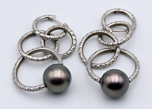 Jewellery - Pair of white gold earrings in the shape of circles with...