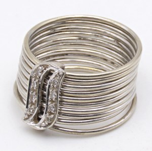 Jewellery - White gold and diamond rosette ring size 12....