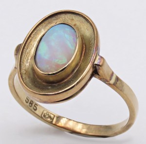 Jewellery - Yellow gold ring with opal size 14. gr.3.40...