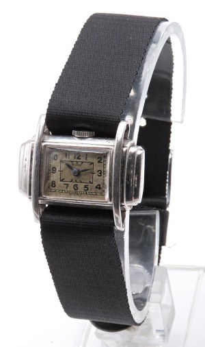 Ugly Ducklings - Vintage Watches - ANONYMOUS -Driver- Chrome case with measurements 28x 23 m...