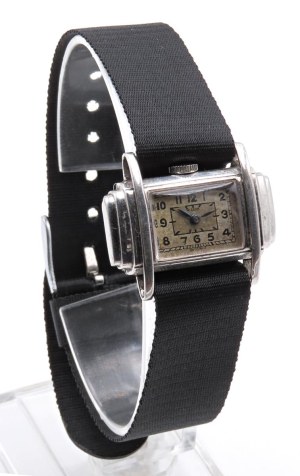 Ugly Ducklings - Vintage Watches - ANONYMOUS -Driver- Chrome case with measurements 28x 23 m...