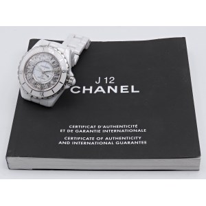 Watches - CHANEL J12. Movimento a carica automatica. Referen...