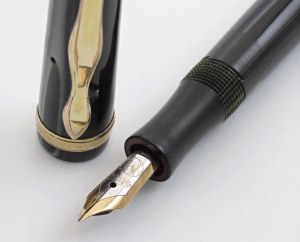 Pens - MONTBLANC. 122 P.L (Platinum Lined) Fountain Pen...