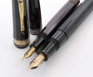 Pens - OMAS. Lot of 2 fountain pens. Gentleman and...