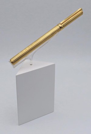 Pens - S.T. DUPONT. Fountain pen. Body and cap...