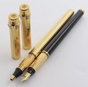 Pens - CARTIER. Lot of 2 ballpoint pens. Bodies and caps...