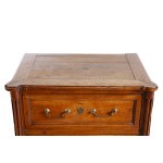 Komoda, typu Commode de chambre z epoki Ludwika XVI