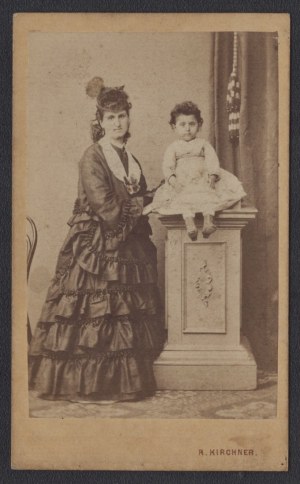 KIRCHNER Rudolf] Photograph of a woman with a child. Photo by A. Kirchner Czernowitz [Chernivtsi]. 1870s.