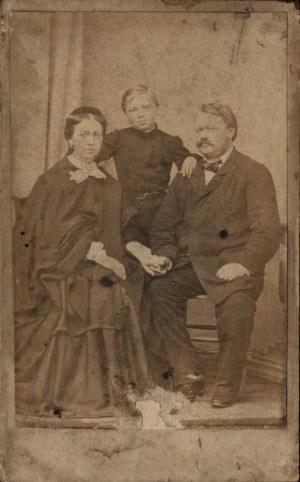 KRIEGER Ignacy] CDV photograph of the Pietraszkiewicz family. Photo by I. Krieger Krakau & Tarnow [1864].