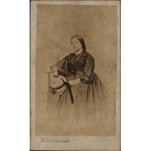 KUROWSKI Mateusz] Fotografia Bronisławy Pietraszkiewicz w sukni z okresu tzw. żałoby narodowej. Fot. M. Kurowski Drohobycz, l. 60. XIX w.