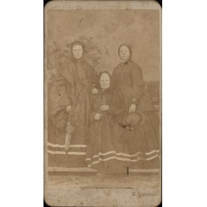KUROWSKI Mateusz] Fotografia nieznanych kobiet z kręgu rodziny Pietraszkiewiczów. Fot. M. Kurowski Drohobycz, l. 60. XIX w.