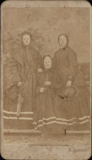 KUROWSKI Mateusz] Photograph of unknown women from the Pietraszkiewicz family circle. Photo by M. Kurowski Drohobych, l. 60s of the XIX century.