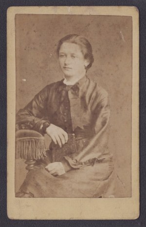 LIEBERT Alwin] Photography of a woman. Atelier of Alwin Liebert. Gniezno 1870s-1980s.
