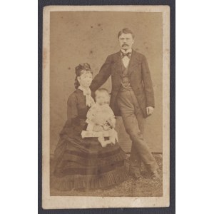 OSTAPOWICZ Szymon] Fotografia nieznanego małżeństwa Fot. S. Ostapowicz. Lwów. Ul. Żólkiewska L. 52. Lata 60. XIX w.