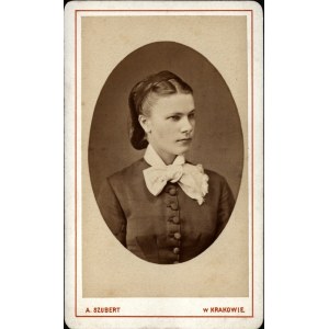 SZUBERT Awit] Fotografia młodej kobiety. Fot. Awit Szubert. Kraków [l. 1878-1887].