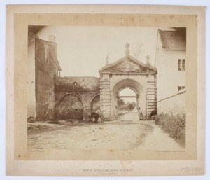 YOLKKIV MONUMENTS] The main entrance gate to the city (from the west). Photo: T. Szajnok. [Lviv 1867]