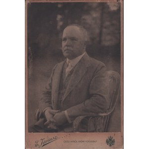 Fotografia gabinetowa hr. Jana Mycielskiego z Wiśniowej. Fot. E. Janusz Rzeszów. Ok. 1910 r.