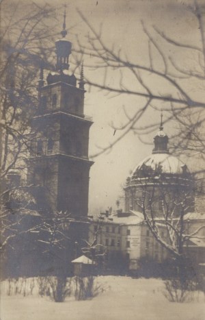 LVIV] View of the Korniakt Tower and the church of the Dominican Fathers in Lviv. Photograph, 1930s.