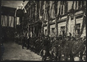 Warsaw] Unveiling ceremony of the monument to Prince Józef Poniatowski in front of the Saxon Palace in Warsaw in the presence of President Stanisław Wojciechowski, Prime Minister Władysław Sikorski and Marshals Foch and Piłsudski on 3 May 1923