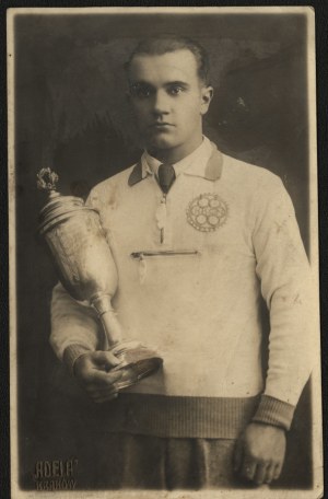 Motorcycle competition Krakow] Portrait of a man from the KKCM club with a cup in sportswear with a cup. Before 1939. atelier 