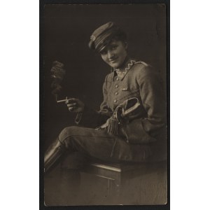 Fotografia młodej kobiety w mundurze Legionów Polskich. Fot. Marya, Kraków, Szewska 2.