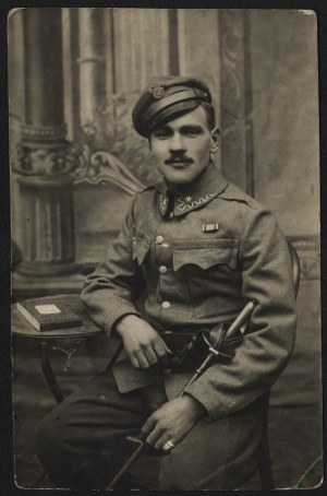 Portrait photograph of a soldier of the Polish Legions. 1917 r.