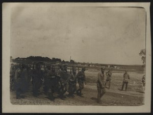 Polish Legions] The march of the soldiers of the Polish Legions through Karasin in Volhynia. Karasin 3/6. 1916.