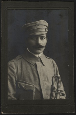 Polish Legions] Early photograph of an officer of the Polish Legions in uniform, with saber and tembak. September 1914.