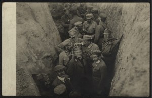 Polish Legions] Rev. Bishop Bandurski and Joseph Pilsudski in the trenches among soldiers and officers. Volyn (Legionowo?). 1916 r.