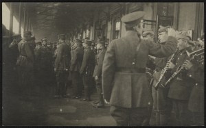 HALLER Joseph Gen.] Gen. J. Haller solemnly greeted at the train station [1920?]