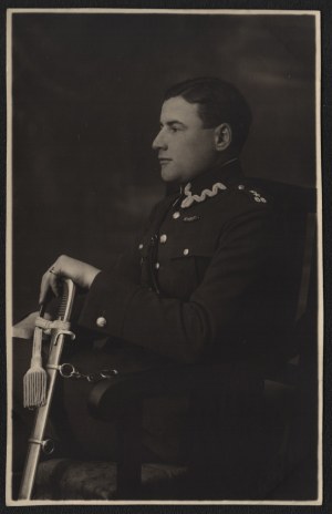 68 Infantry Regiment of the Greater Poland Army] Collection of 18 portrait photographs of officers of 68 PP of the Army of Greater Poland. Interwar period
