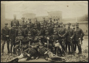 7th Sanitary Battalion] Photograph of the officer corps of the 7th sanitary battalion. Poznań - Citadel. 22/X 1923 r.