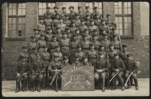 7th Horse Artillery Squadron] Communications course of the 7th D. A. K. Wielkopolska 1934. Group photograph.