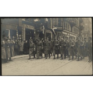 Armia Wielkopolska, Wojsko Wielkopolskie] Fotografia defilady wojskowej z 1919 roku. Fot. Greger i Ska. W Poznaniu.