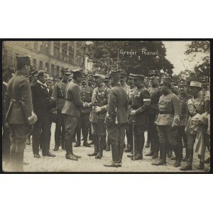Armia Wielkopolska, Wojsko Wielkopolskie] Wizyta Misji Koalicyjnej - Gen. Dowbor-Muśnicki w towarzystwie oficerów wita przedstawicieli Misji Koalicyjnej z Francji. Poznań, marzec 1919. Fot. K. Greger.