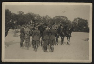 1st Horse Rifle Regiment] Gen. A. Osinski together with Col. A. Zakrzewski by the officers of the regiment. 1934 r. Photo by N. Witczak-Witaczynski.