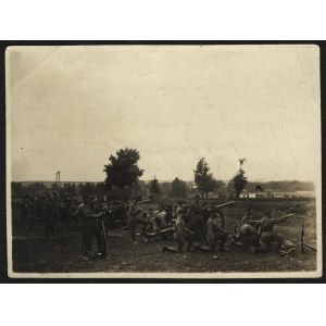 13 Kresowy Pułk Artylerii Lekkiej] Fotografia z ćwiczeń wojskowych 13 PAL w Równem. Równe 1931 r.