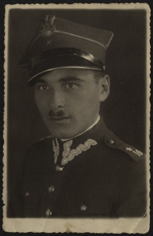 16 Infantry Regiment of the Tarnów Land] Portrait photograph of a second lieutenant of the 16th P. P. Ziem. Tarn. Rembrandt Tarnów