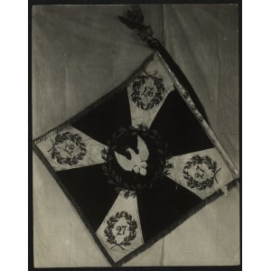 [27 Pułk Piechoty] Fotografie sztandaru 27 Pułku Piechoty. Okres międzywojenny.