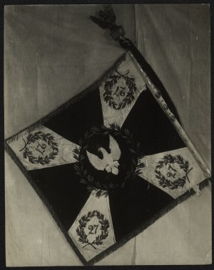 27 Infantry Regiment] Photograph of the banner of the 27th Infantry Regiment. Interwar period.