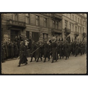 30 Pułk Strzelców Kaniowskich] Fotografia defilady wojskowej z udziałem 30 P. S. K. Warszawa 1935. Fot. W. Pikiel.