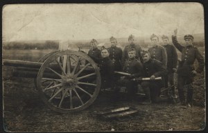 4th Horse Artillery Squadron] Cannon personnel pose for a photograph. Sokólka d. 4. VII. 1921 r.