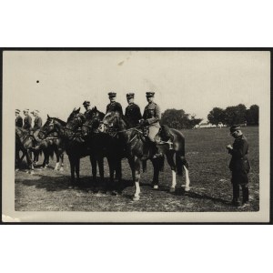 5 Dywizjon Artylerii Konnej] [Mistrzowski zespół 5DAK. reprezentujący Krakowską BK. w zawodach Konnych o Mistrzostwo WP. zw. Militari w 1932 r. W składzie: Jędrzejewski, Szumiński, Neiman, Zajączkowski.