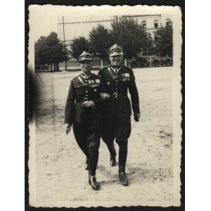 5 Dywizjon Artylerii Konnej] Fotografia Ppłk. dpl. Wiktor Czopp, ppłk. Karol Pasternak. Fot. J. Mroczek Kraków.